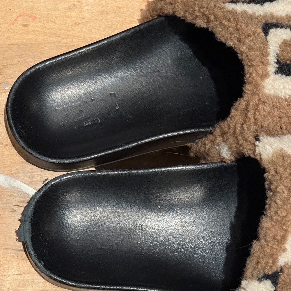 Fendi Shearling Slides - Picture 4 of 6